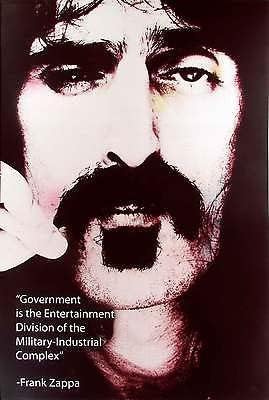 Frank Zappa Poster: O governo é a divisão de entretenimento do complexo industrial militar
