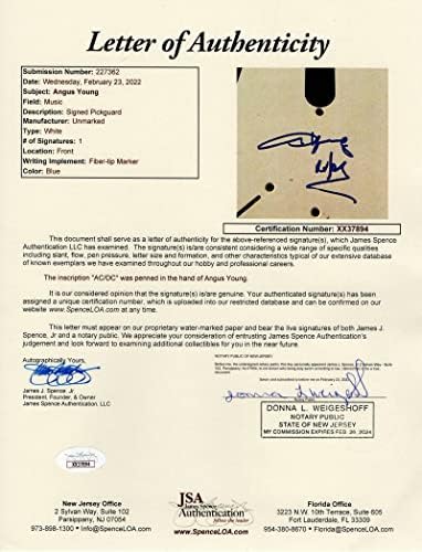 Angus Young assinou o autógrafo em tamanho real Red Fender Guitar B com James Spence JSA Carta de Autenticidade - AC/DC ACDC com Brian Johnson Malcolm Young - High Toltage, T.N.T. Ações sujas feitas sujas baratas, que haja rocha, potência, rodovia para o inferno, de volta em preto, para aqueles
